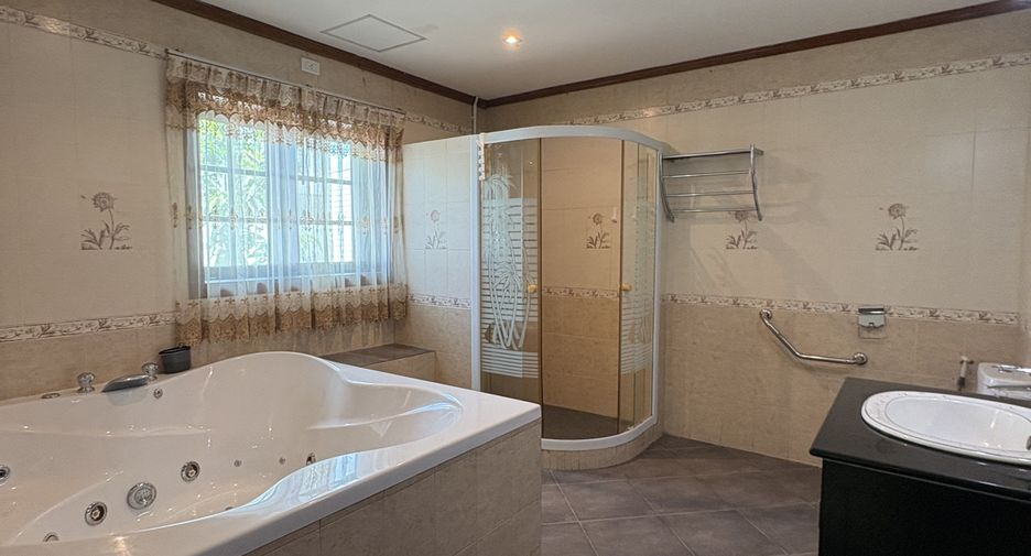 Villa en alquiler de 5 habitaciones en Mueang Phuket, Phuket