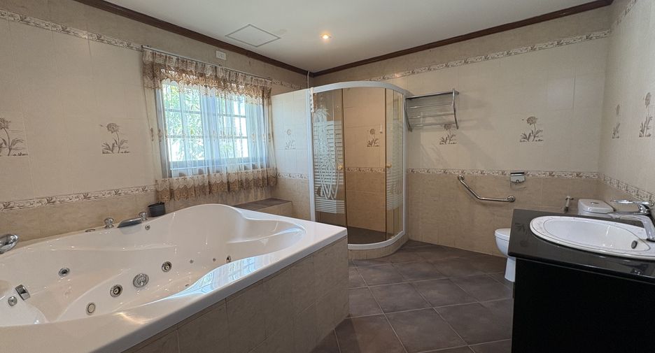 Villa en alquiler de 5 habitaciones en Mueang Phuket, Phuket