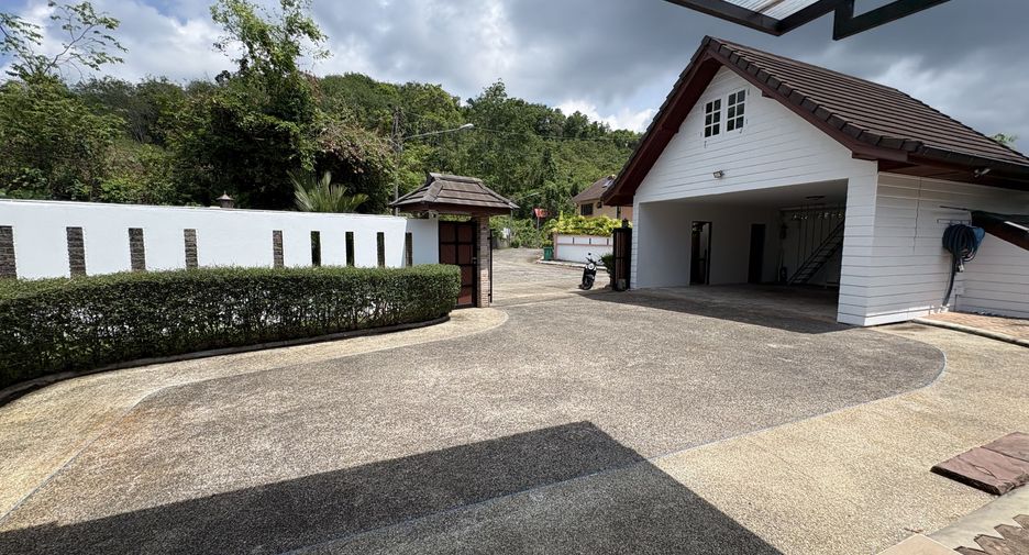Villa en alquiler de 5 habitaciones en Mueang Phuket, Phuket