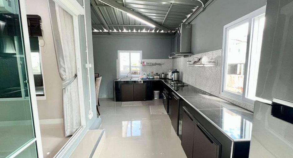 Haus zur Miete mit 4 Zimmer in Mueang Phuket, Phuket