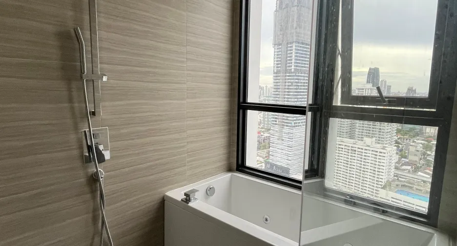 Wohnung zur Miete mit 2 Zimmer in Watthana, Bangkok