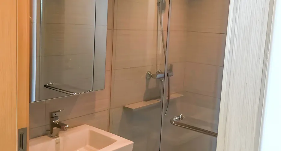 For rent 2 bedrooms condo in Khlong Toei, Bangkok