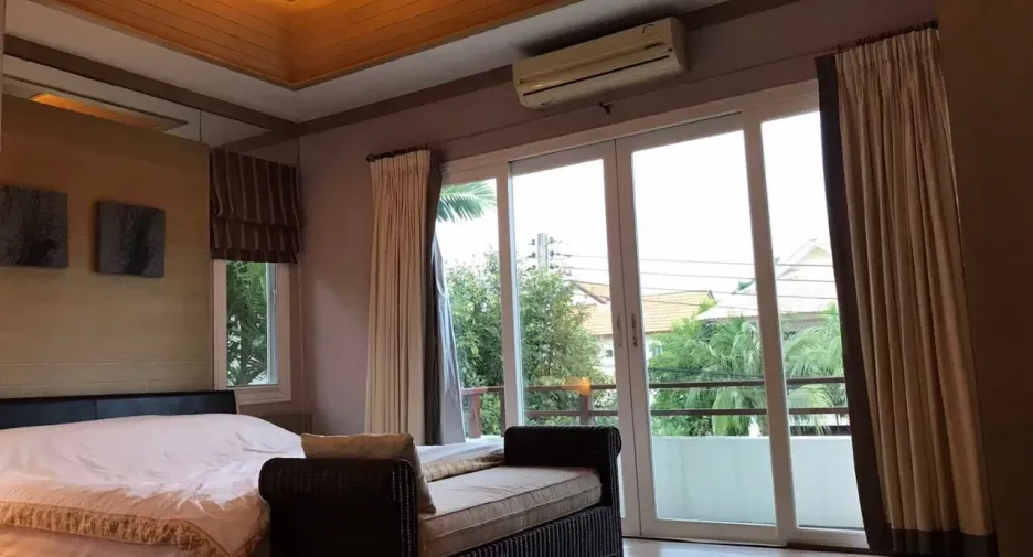 À louer 3 chambres maison à Mueang Chon Buri, Chonburi