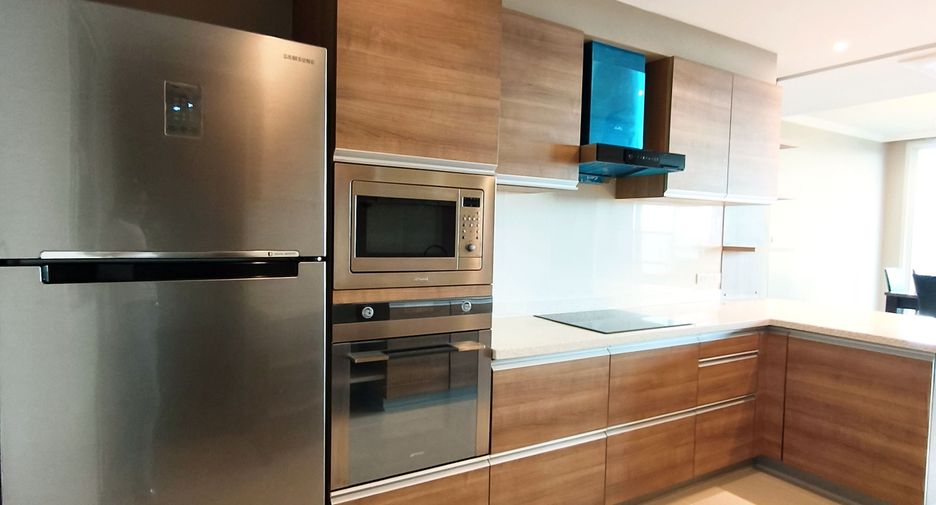 For sale 3 bedrooms condo in Khlong Toei, Bangkok
