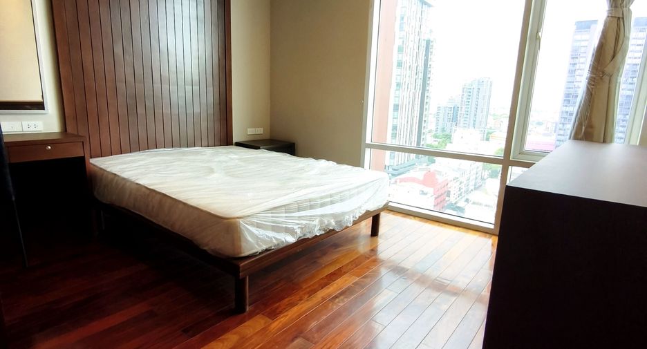 For sale 3 bedrooms condo in Khlong Toei, Bangkok