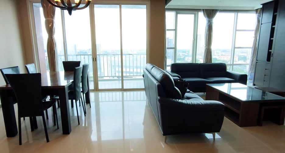 For sale 3 bedrooms condo in Khlong Toei, Bangkok