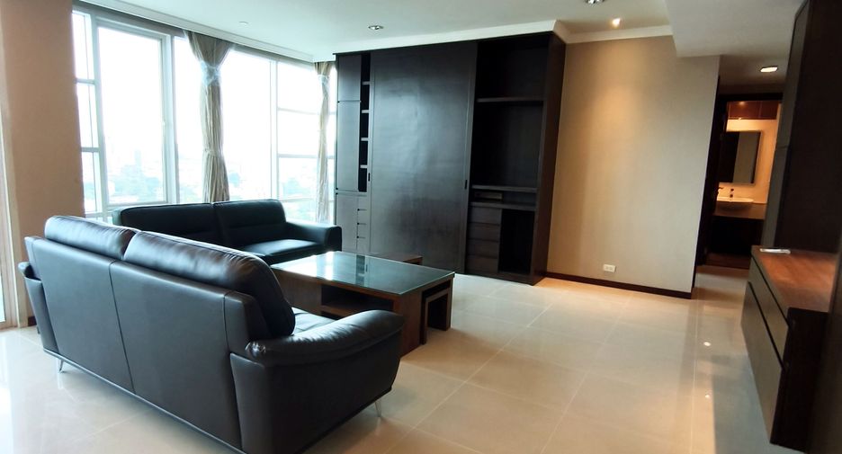 For sale 3 bedrooms condo in Khlong Toei, Bangkok