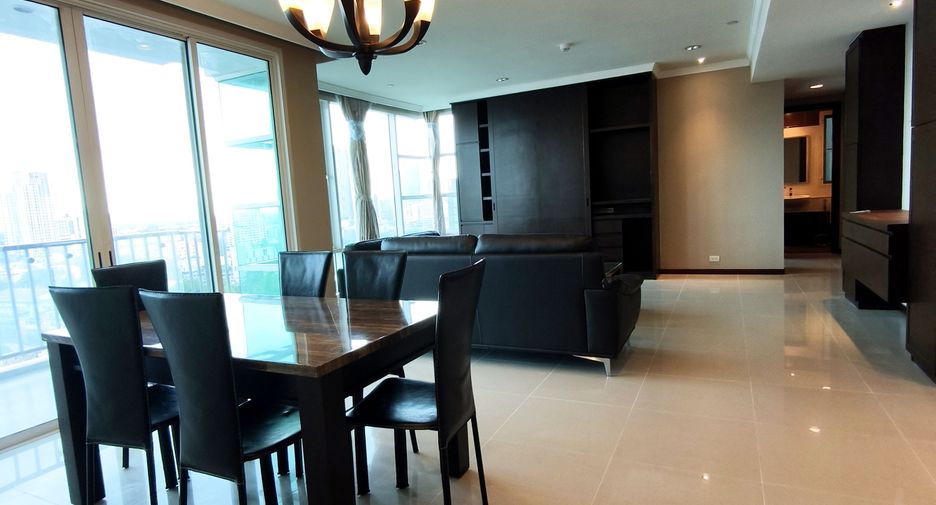 For sale 3 bedrooms condo in Khlong Toei, Bangkok