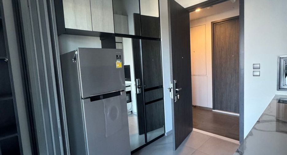 For rent 2 bedrooms condo in Phra Khanong, Bangkok