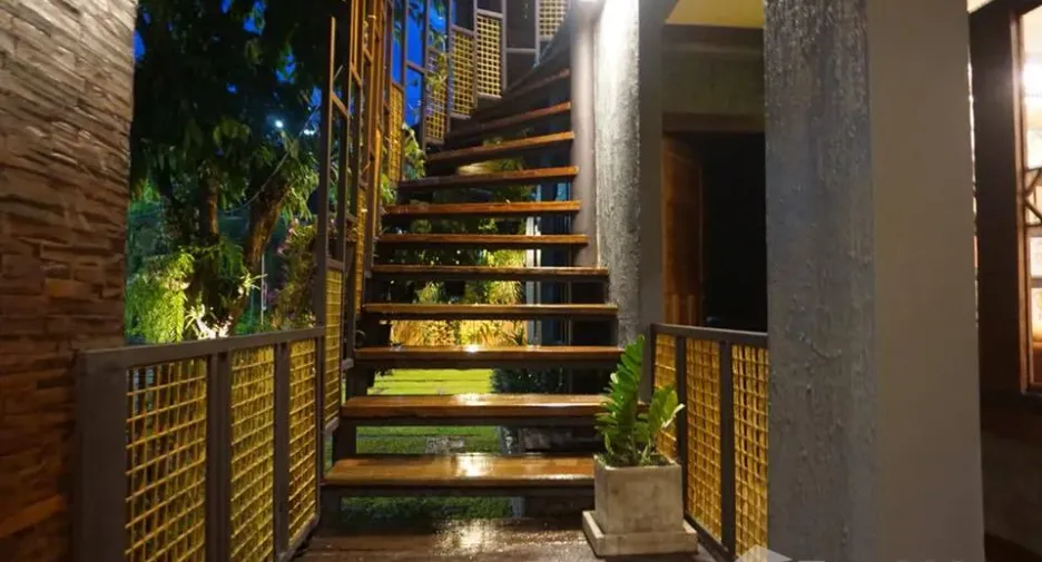 For rent 5 bedrooms house in Mueang Chiang Mai, Chiang Mai