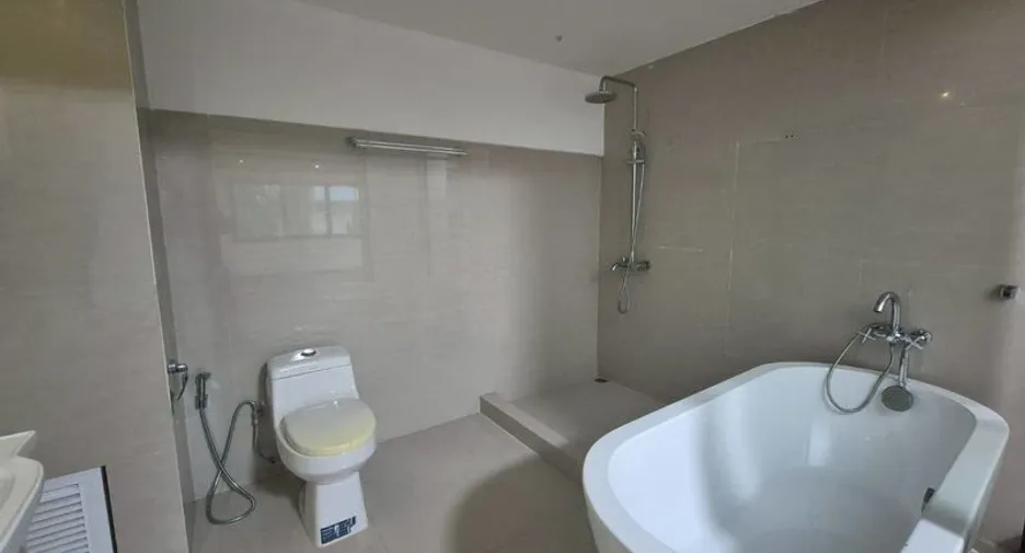 For sale 8 bedrooms townhouse in Pratumnak, Pattaya