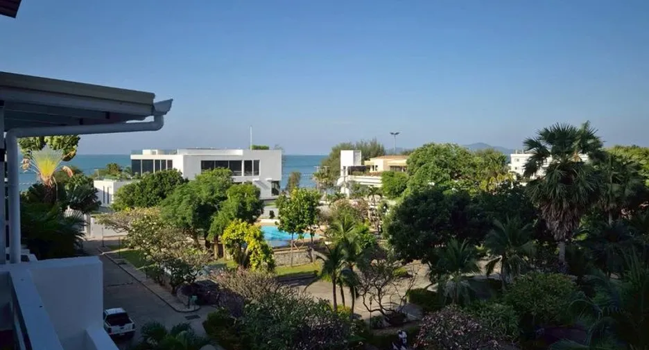 For sale 8 bedrooms townhouse in Pratumnak, Pattaya