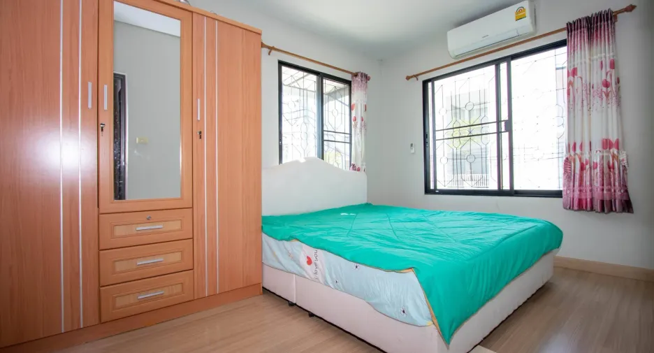 For rent 3 bedrooms townhouse in Mueang Chiang Mai, Chiang Mai