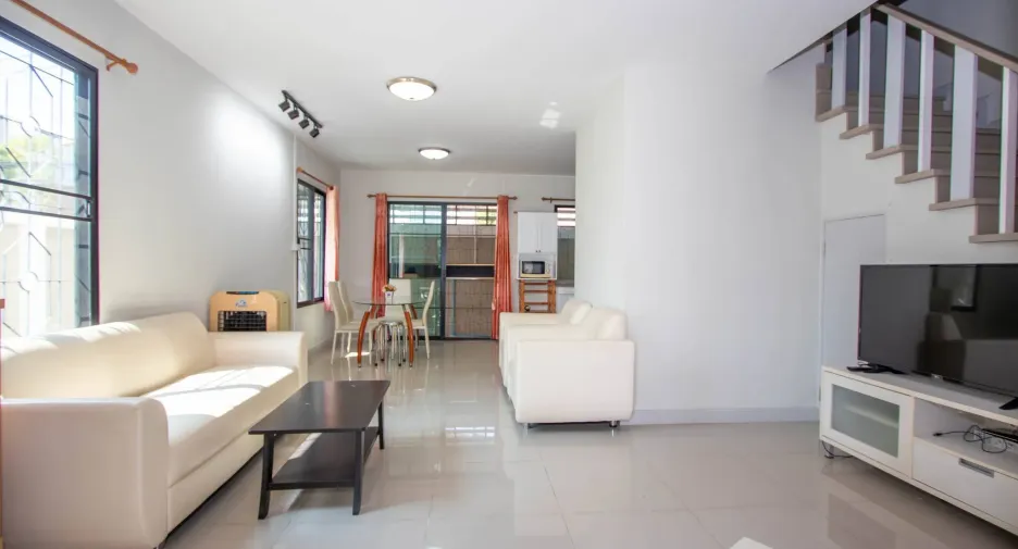 For rent 3 bedrooms townhouse in Mueang Chiang Mai, Chiang Mai