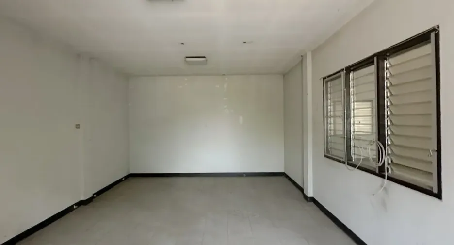 Oficina en alquiler de 2 habitaciones en San Pa Tong, Chiang Mai