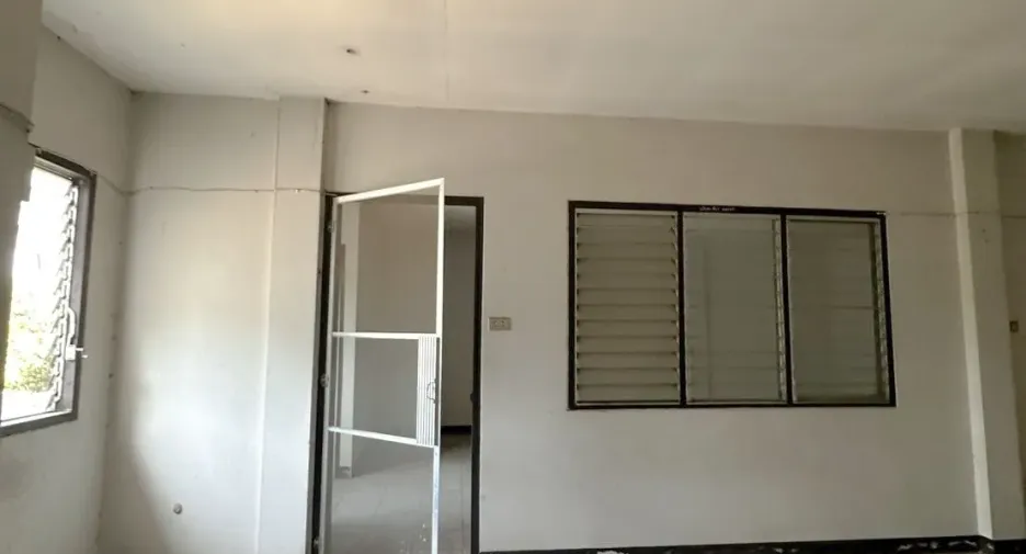 Oficina en alquiler de 2 habitaciones en San Pa Tong, Chiang Mai