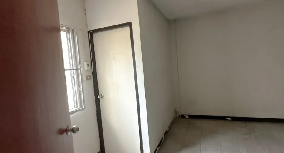 Oficina en alquiler de 2 habitaciones en San Pa Tong, Chiang Mai