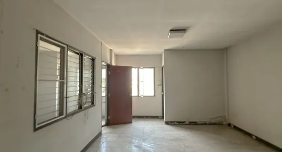 Oficina en alquiler de 2 habitaciones en San Pa Tong, Chiang Mai