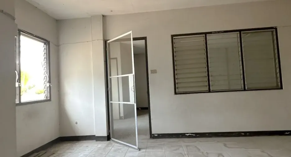 Oficina en alquiler de 2 habitaciones en San Pa Tong, Chiang Mai