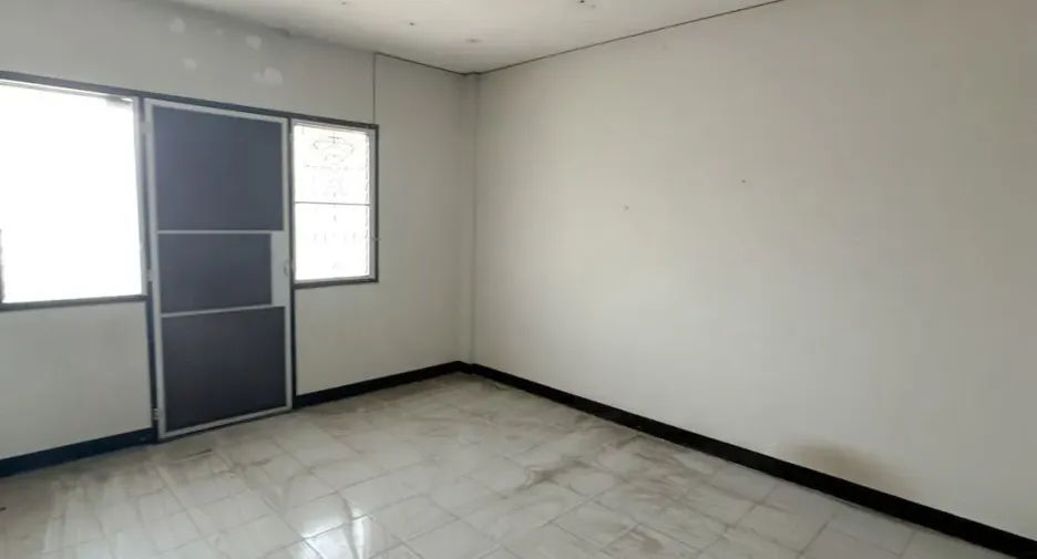 Oficina en alquiler de 2 habitaciones en San Pa Tong, Chiang Mai
