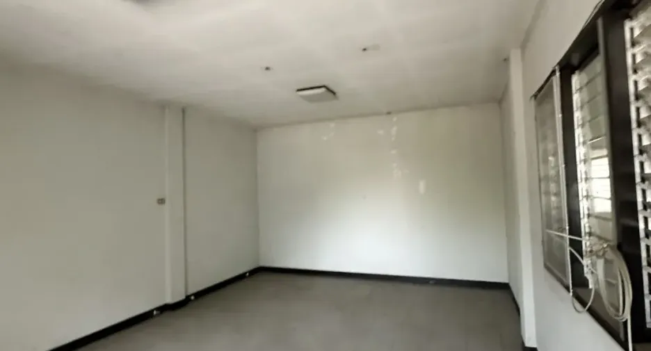 Oficina en alquiler de 2 habitaciones en San Pa Tong, Chiang Mai