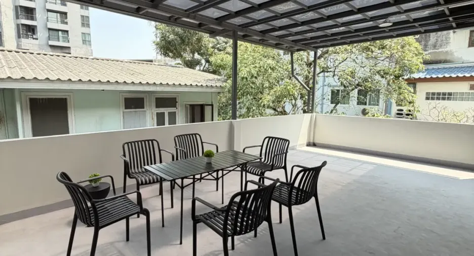 For rent 5 bedrooms townhouse in Khlong Toei, Bangkok