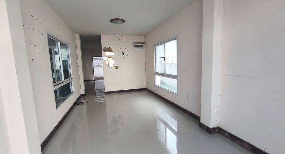 For sale 4 bedrooms townhouse in Bang Phli, Samut Prakan