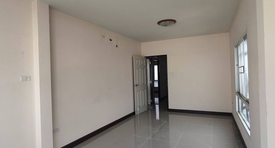 For sale 4 bedrooms townhouse in Bang Phli, Samut Prakan