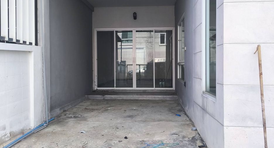 For sale 4 bedrooms townhouse in Bang Phli, Samut Prakan