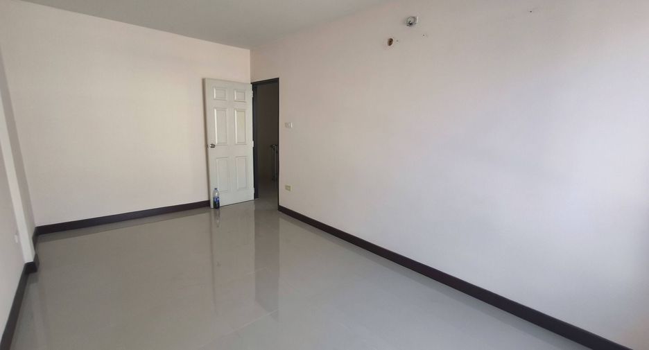 For sale 4 bedrooms townhouse in Bang Phli, Samut Prakan