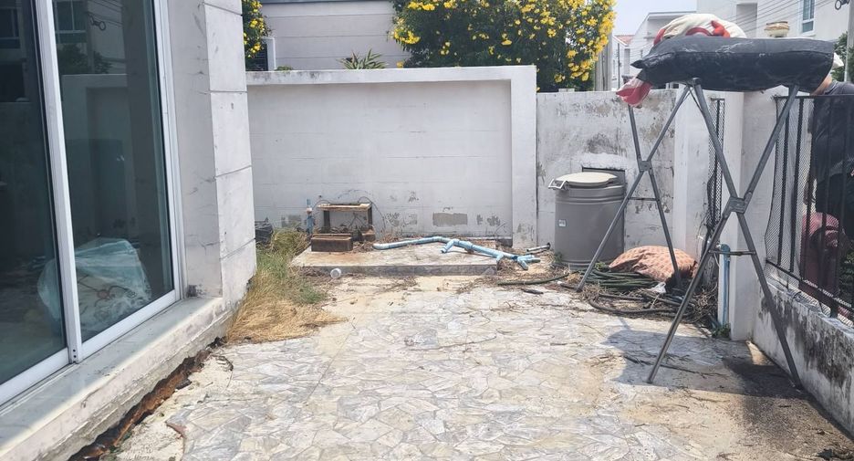For sale 4 bedrooms townhouse in Bang Phli, Samut Prakan