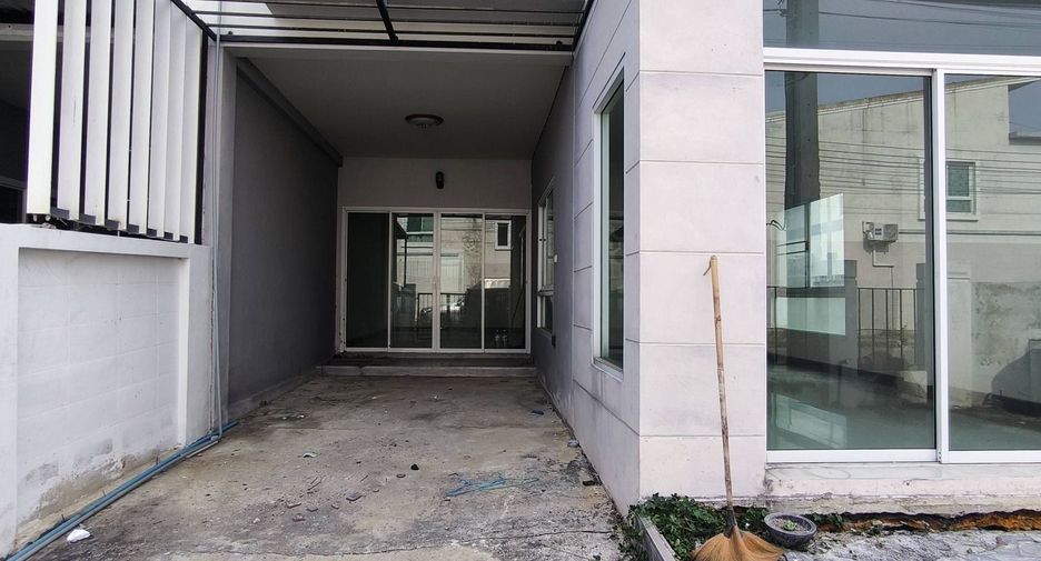 For sale 4 bedrooms townhouse in Bang Phli, Samut Prakan