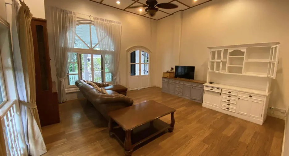 Casa en alquiler de 4 habitaciones en Mueang Samut Prakan, Samut Prakan