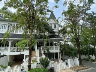 Haus zur Miete mit 4 Zimmer in Mueang Samut Prakan, Samut Prakan