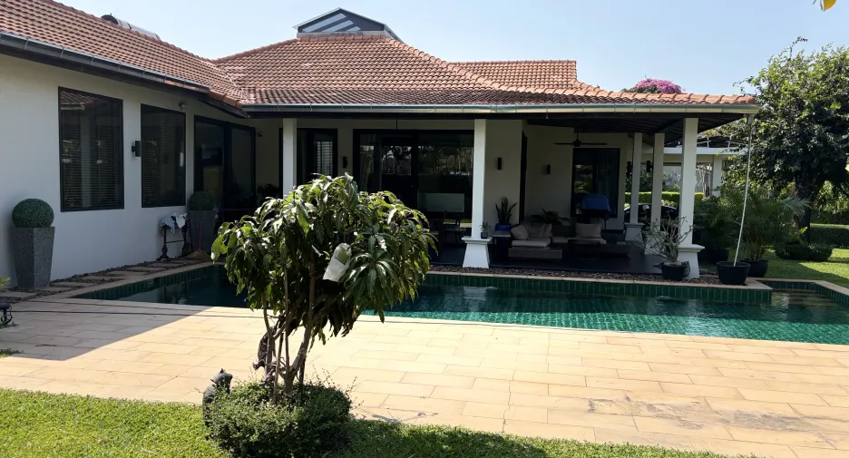 For sale 3 bedrooms villa in East Pattaya, Pattaya