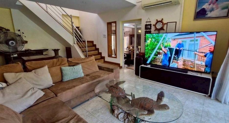Casa en venta y en alquiler de 4 habitaciones en East Pattaya, Pattaya