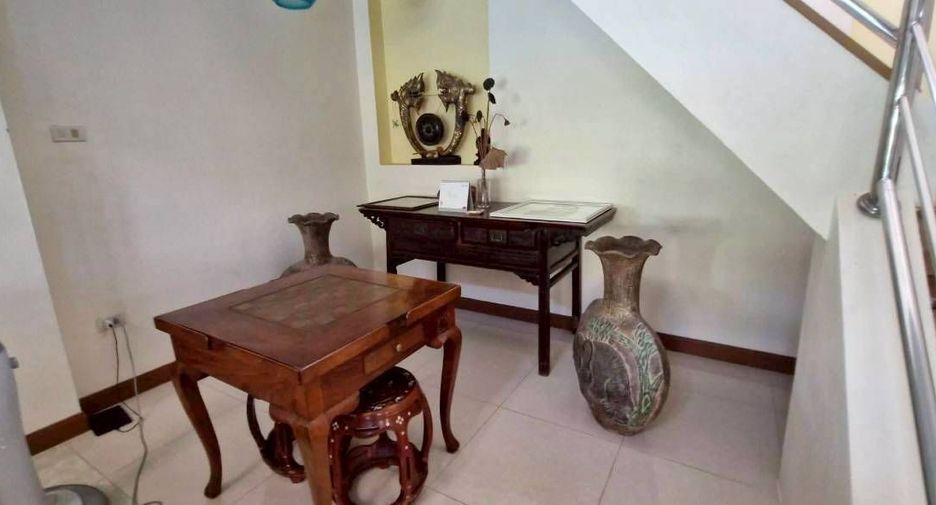 Casa en venta y en alquiler de 4 habitaciones en East Pattaya, Pattaya