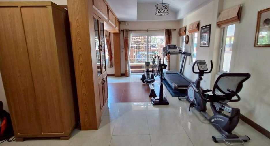 Casa en venta y en alquiler de 4 habitaciones en East Pattaya, Pattaya
