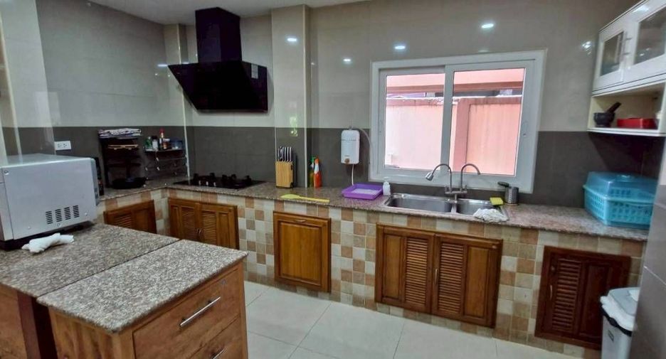 Casa en venta y en alquiler de 4 habitaciones en East Pattaya, Pattaya