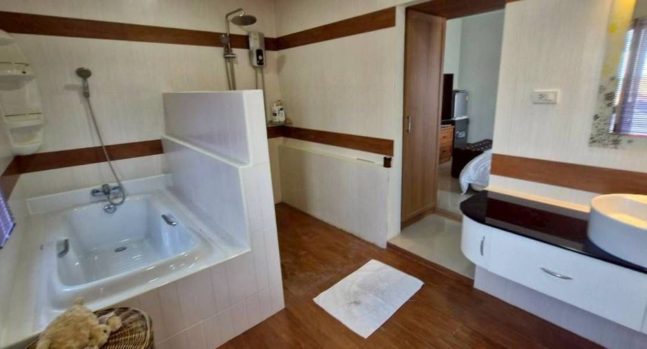 Casa en venta y en alquiler de 4 habitaciones en East Pattaya, Pattaya
