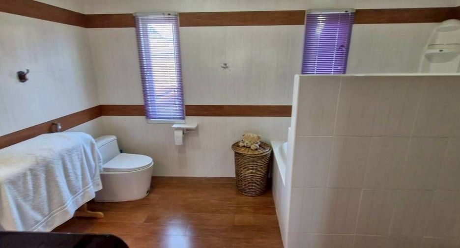 Casa en venta y en alquiler de 4 habitaciones en East Pattaya, Pattaya