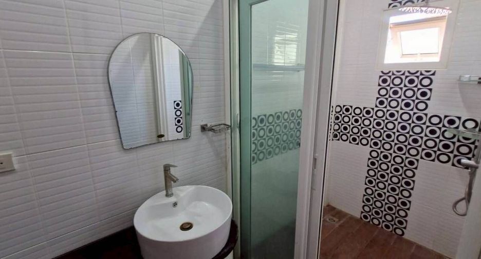 Casa en venta y en alquiler de 4 habitaciones en East Pattaya, Pattaya