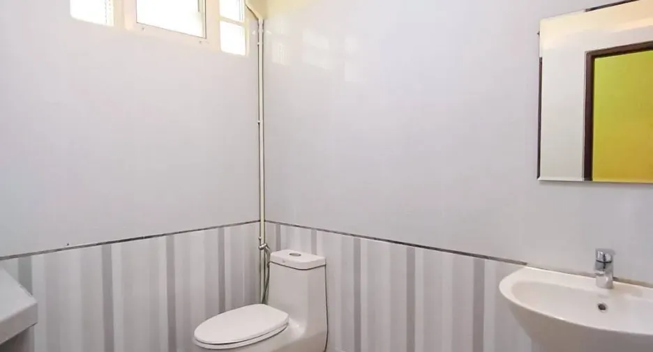 For sale 3 bedrooms townhouse in Bang Phlat, Bangkok