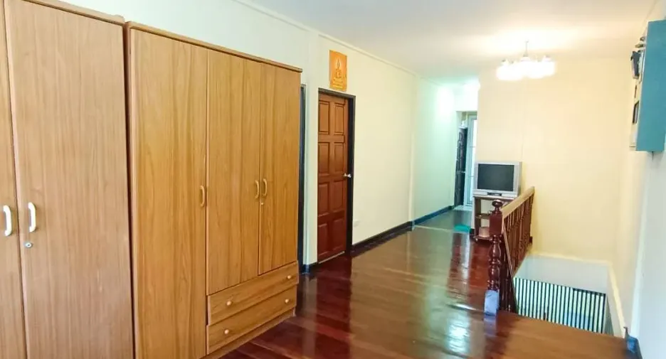 For sale 3 bedrooms townhouse in Bang Phlat, Bangkok
