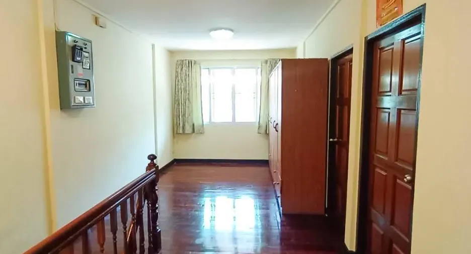 For sale 3 bedrooms townhouse in Bang Phlat, Bangkok