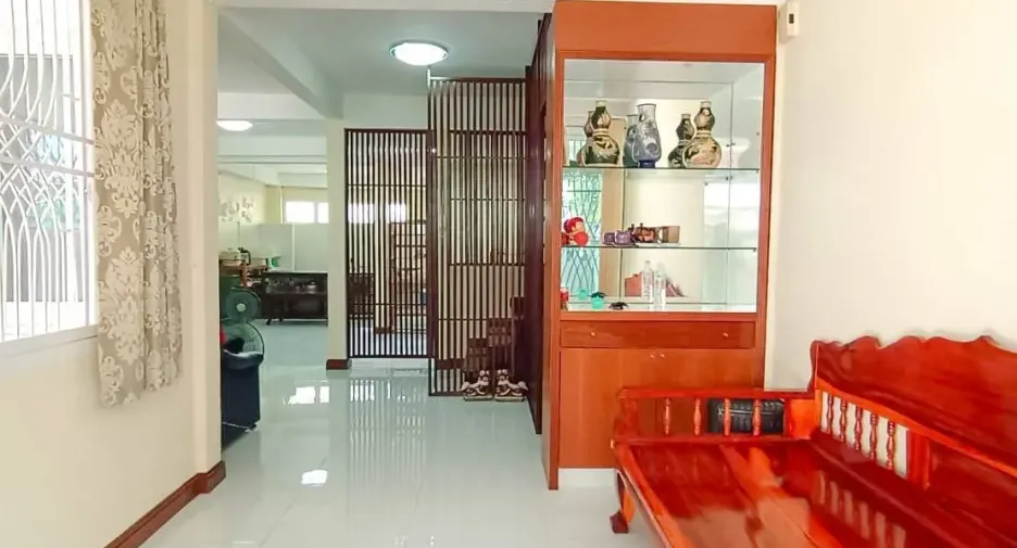 For sale 3 bedrooms townhouse in Bang Phlat, Bangkok