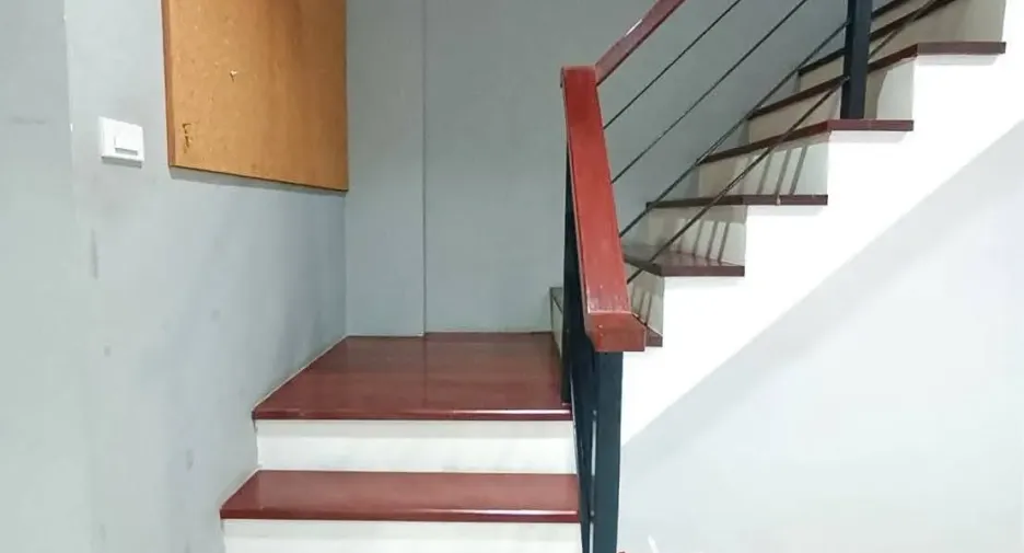 For sale 5 bedrooms townhouse in Bang Phlat, Bangkok