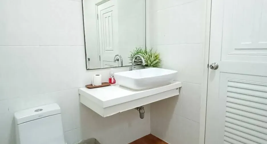 For sale 5 bedrooms townhouse in Bang Phlat, Bangkok