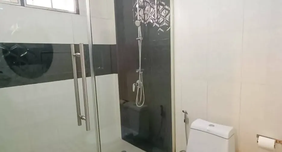 For sale 5 bedrooms townhouse in Bang Phlat, Bangkok