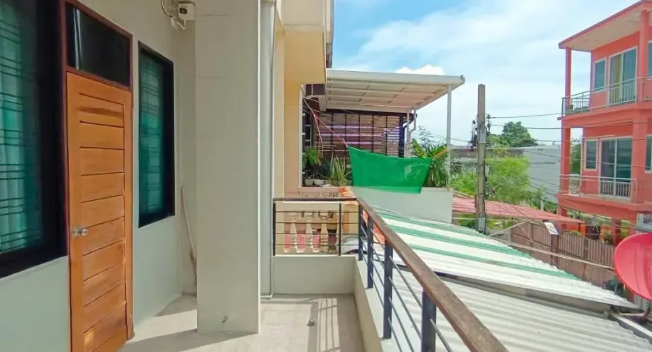 For sale 5 bedrooms townhouse in Bang Phlat, Bangkok
